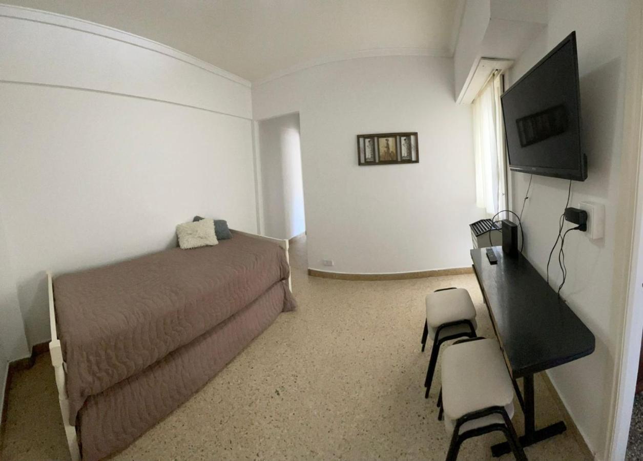 Depto 2 Amb. Centrico Y Luminoso. A Metros De La Playa Y El Casino. Apartment *